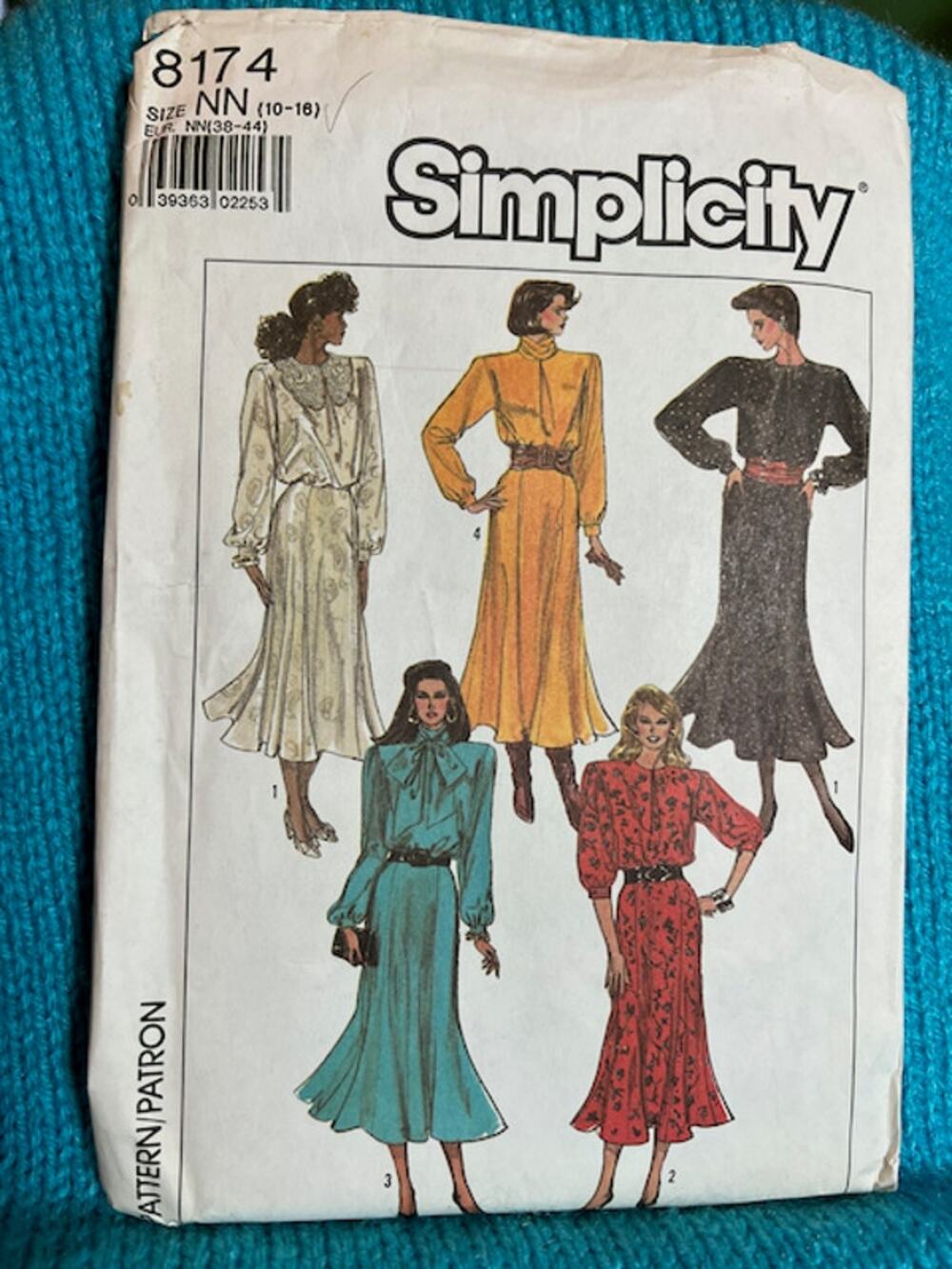 Simplicity Sewing pattern 8174 Shirt dress swing skirt kitten bow